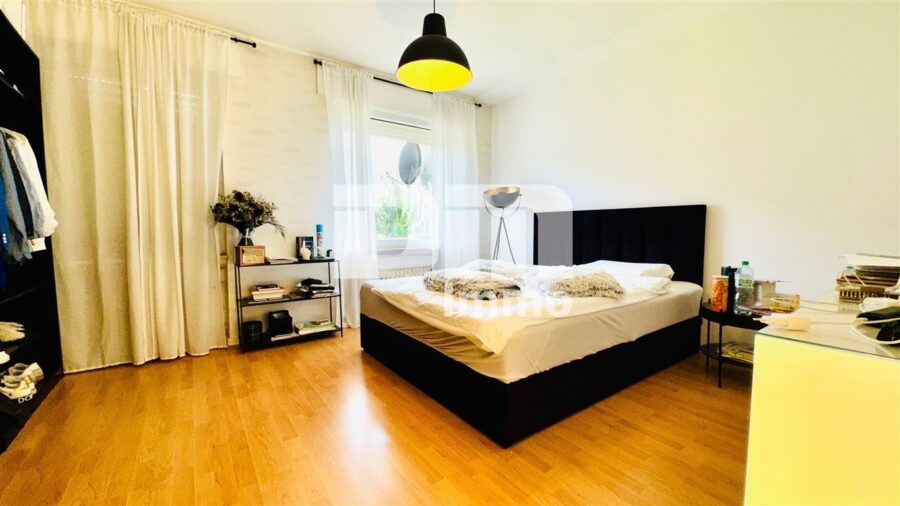 Hochwertiges Drei- bis Vierfamilienhaus in erhobener Ortsrandlage mit Panoramablick - Souterrain Schlafzimmer 1 / Kinderzimmer